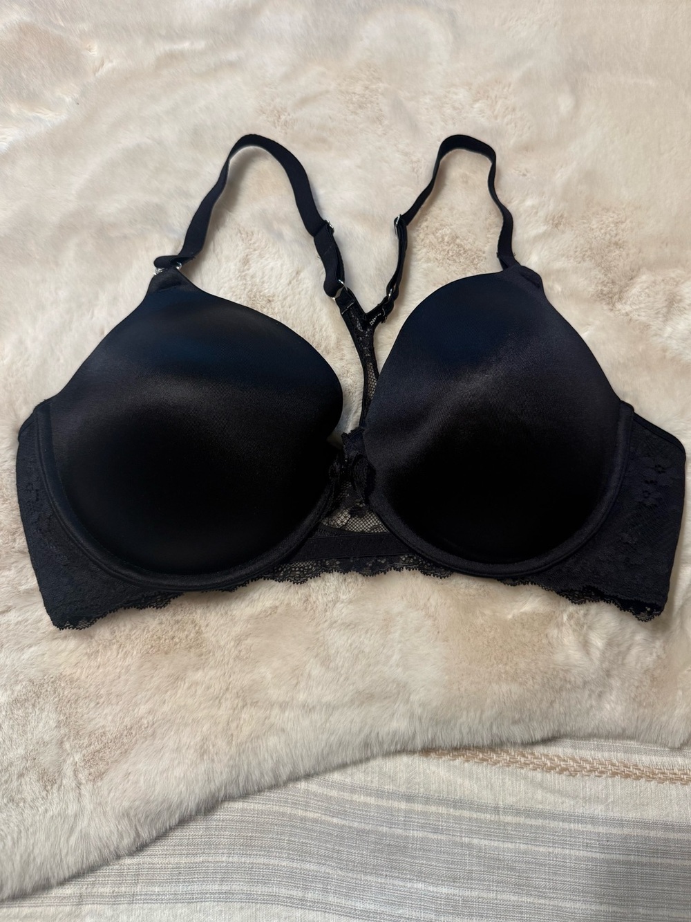 Maidenform Black T-Shirt Bra with Lace Band
